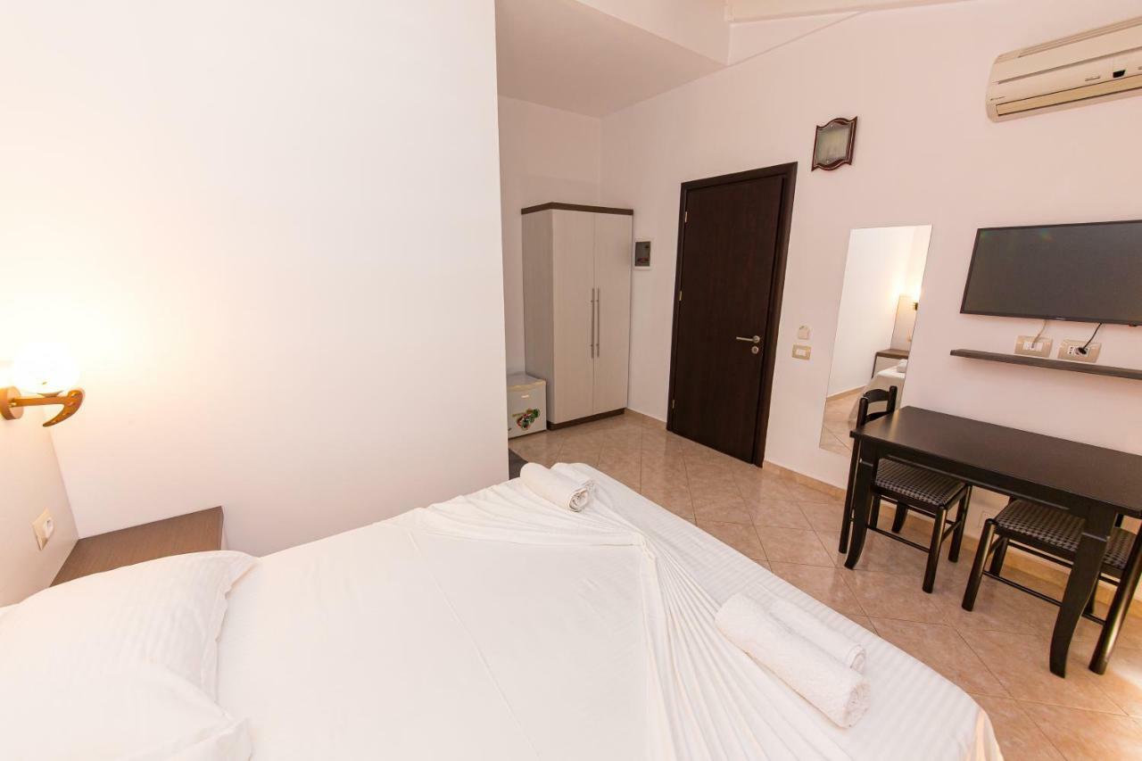 Hotel Mariksel クサミル エクステリア 写真